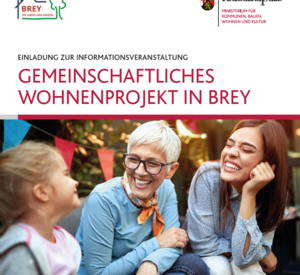 Einladung zur Informationsveranstaltung in Brey mit dem Bild von Drei Personen, zwei Frauen und ein Kind, die nebeneinandersitzen und einander zugewandt lachen
